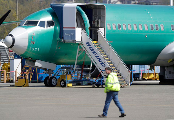 波音公司日前向联邦航空管理局及国会众议院运输及基建委员会提交最新一批有关“737 MAX”机种的文件。（美联社）