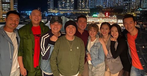 张卫健率《大帅哥》演员叙旧