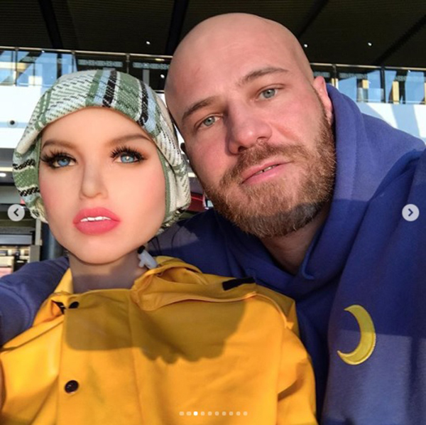 健美教练尤力(右)与未婚妻玛格。