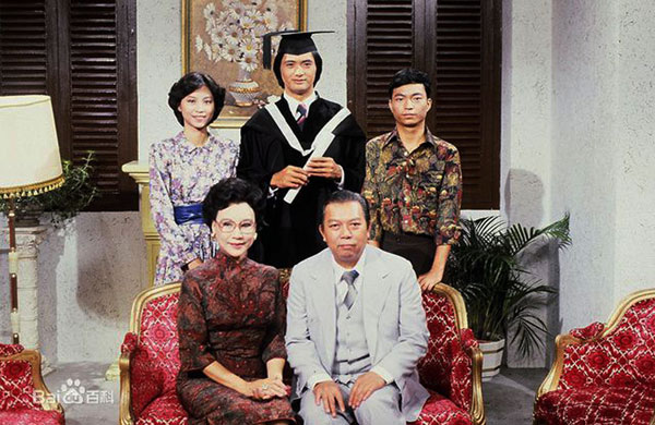 周润发主演的《网中人》，有廖伟雄（后排右）饰演刚从中国偷渡到香港的新移民“阿灿”，自此“阿灿”逐渐成为香港人对中国人的贬称。
