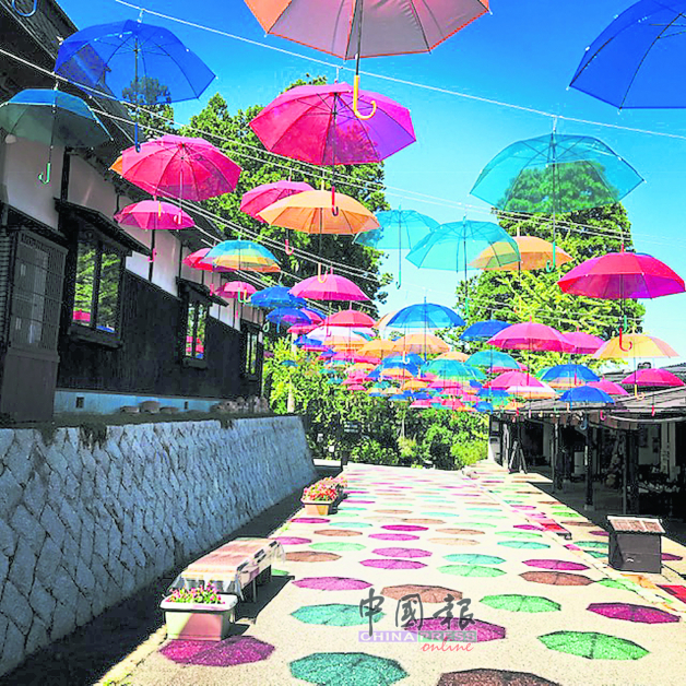 加贺传统工艺村伞阵，是打卡拍照圣地。