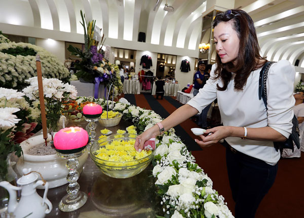 淡出娱乐圈多年的前HVD演员潘秀燕向昌哥致意后匆匆离去，不愿接受媒体访问。