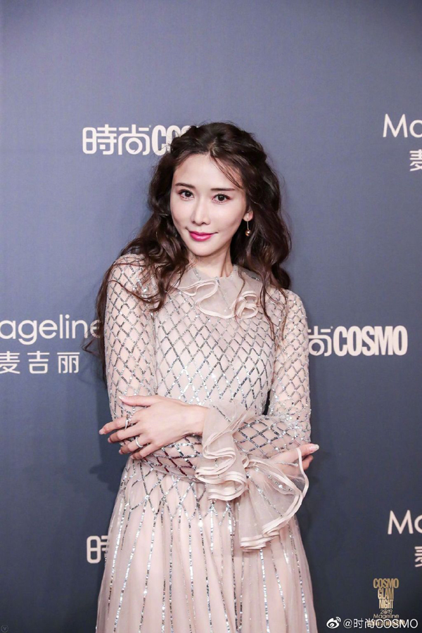 林志玲参加上海时尚活动。