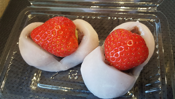 无论你是否爱吃草莓，都不能错过锦市场甜入心扉的粉红草莓！