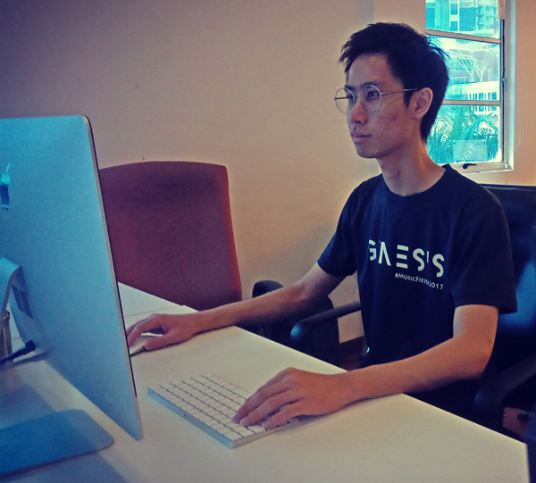达尔尚毕业生刘亦康完成数码媒体课程后马上获得本地知名游戏软件开发公司的聘请，现为一名游戏设计师。