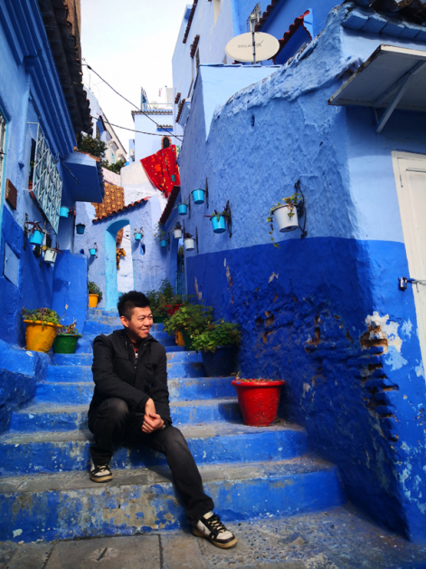 寻探舍夫沙万，一座粉刷上不同蓝色的蓝色小镇，在里夫山脉里成为戏剧性的背景设置但却如此壮观。