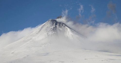 阿拉斯加火山爆发 引发飞航警报