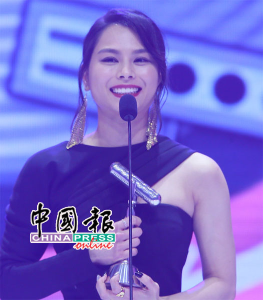 李幸倪凭专辑《beGin》获得女歌手奖。