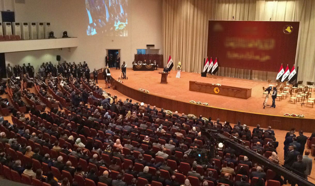 伊拉克国会周日召开特别会议，寻求通过要求外国军队撤走的法案。图为伊拉克国会档案图。