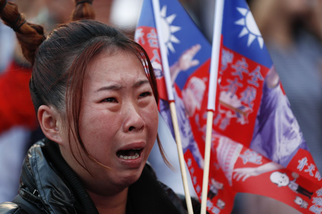 韩国瑜支持者激动落泪。（欧新社）