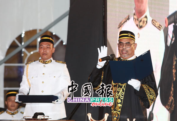 查扎里宣誓就职为芙蓉市长。