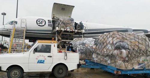 ◤武汉肺炎◢ 两架专机驰援武汉  载32吨药品和口罩