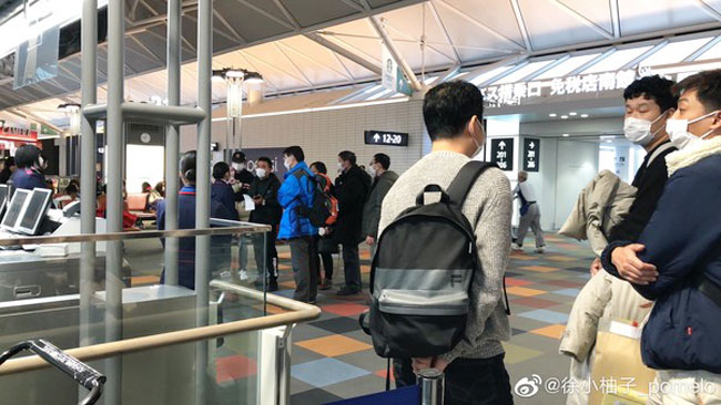 搭乘南航CZ380班机的中国乘客，因武汉肺炎在微博论战。