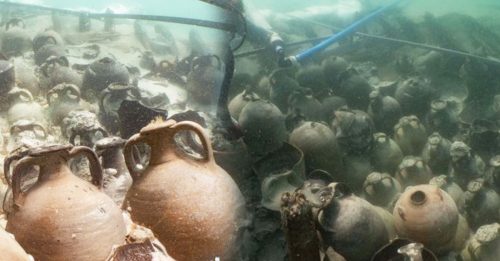 海底惊现1800年前沉船  葡萄酒 橄榄油陶罐完好保存