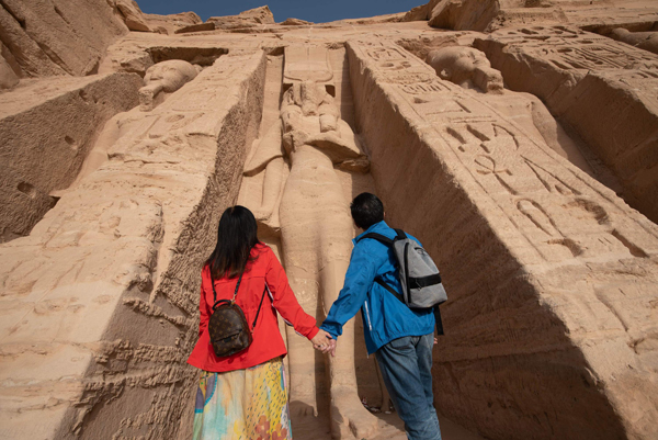 阿布辛贝神庙。历经漫长又极其复杂的历史演变，当你走入埃及近距离与“三千年前的真人”面对面，好像有种身心穿越了时空的感觉……