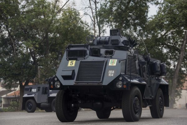 警队现役的“煞臣AT-105”装甲车。