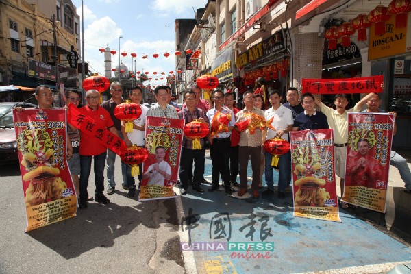大红花老街年景布置筹委会，喜获来自财政部及东方食品工业给予的“大红包”。