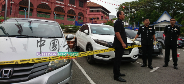 警方逮捕马克思党的5男1女，也充公3辆疑似失窃车。