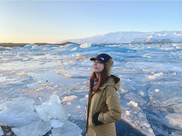Ella分享登上冰岛冰川的美照。