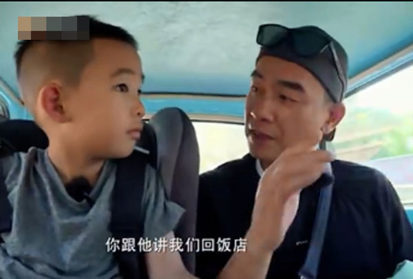 陈小春寻求儿子进行翻译。