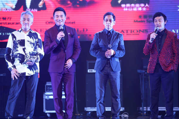 欧瑞伟（左起）、吴岱融、郑敬基和蒋志光现场演唱电视主题曲《Santa Lucia》。