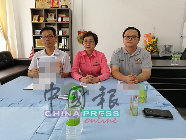 陈家豪（右起）及黄祥銮陪同韦衍清召开记者会。