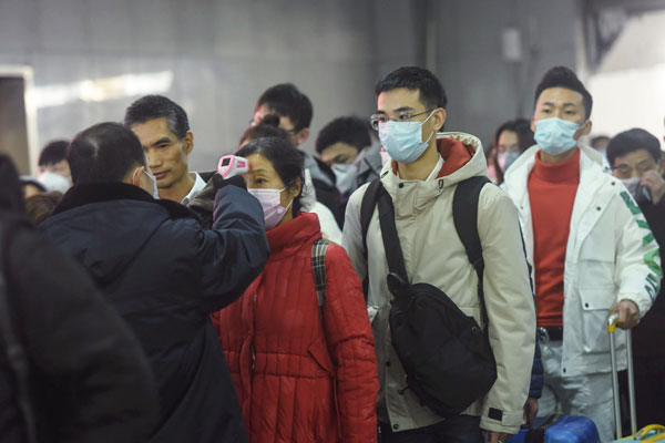 中国浙江省温州市周日宣布1起无症状确诊病例，患者曾到马来西亚旅游。图为杭州火车站1月23日的防疫情形。