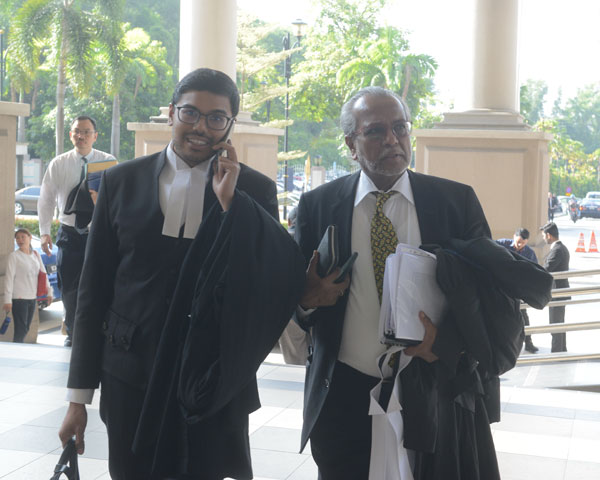 莫哈末法罕（左）是纳吉首席辩护律师丹斯里沙菲宜（右）的儿子。