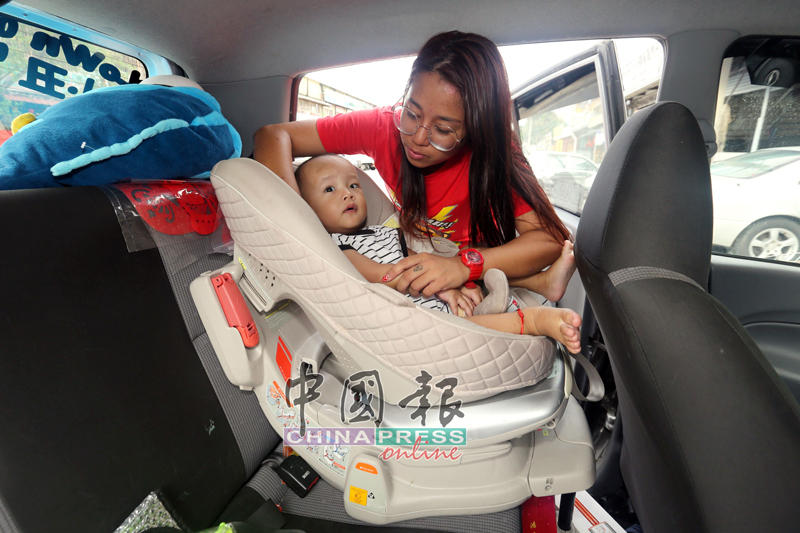 尹金凤在儿子4个月大时，已在二手市场购置一张二手儿童安全座椅。