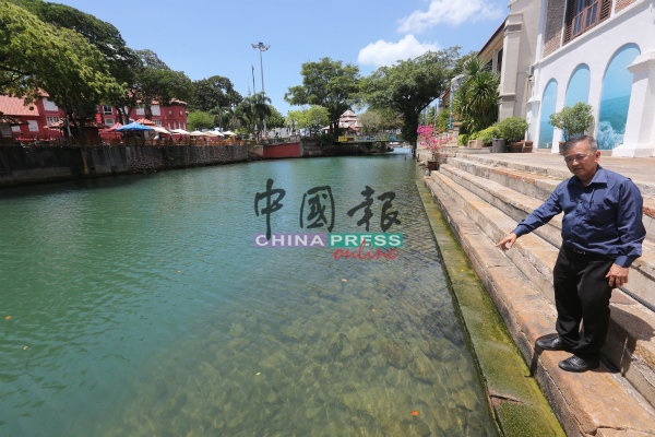 陈劲源指如今的甲河较以前更为清澈，希望民众及游客继续保持河流清洁。