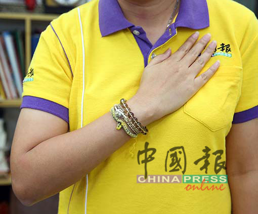 李文材促请公众以“马来西亚方式”打招呼，也就是将手置于胸口，以避免肢体接触，减少新型冠状病毒传播。