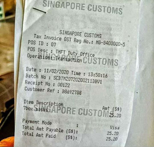 新加坡入境关卡通告写着“所有口罩及搓手液需在海关柜台申报”。