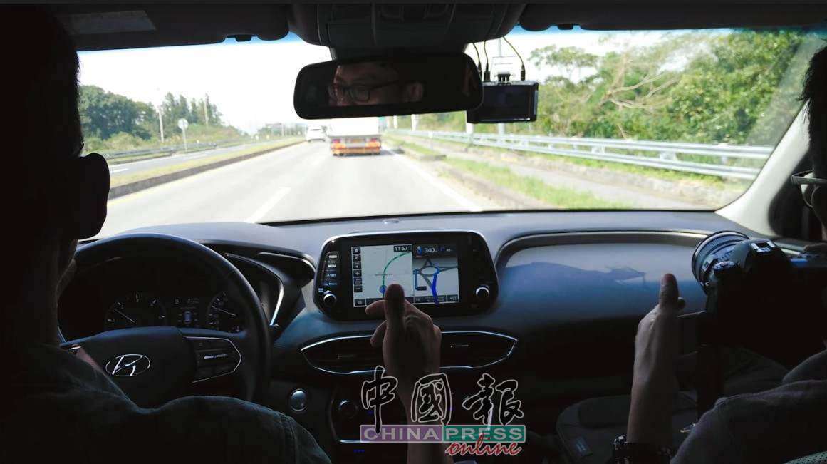 由于景点间隔甚远，和交通工具不便，自驾游是济州岛旅游的首选。