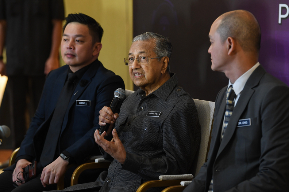 达勒雷京（左起）、马哈迪和王建民，共同出席2020国家汽车政策记者会。