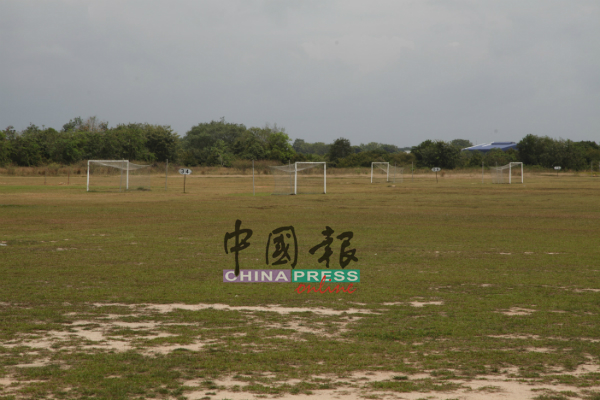 杨胜利的改革事项包括修复4个年久失修足球场。