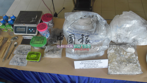 警方在“炼毒室”里充公超过10公斤毒品。