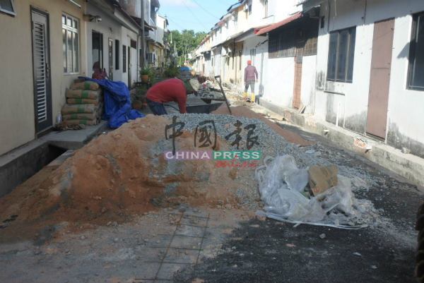 后巷沟渠工程预计在3月初完工。
