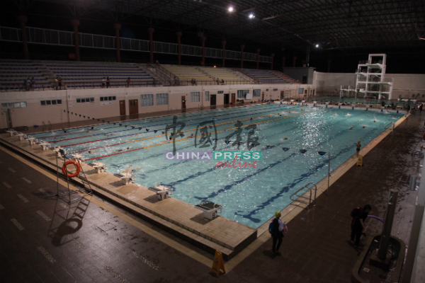 汉哲拔游泳中心每日需要300米立方的水。