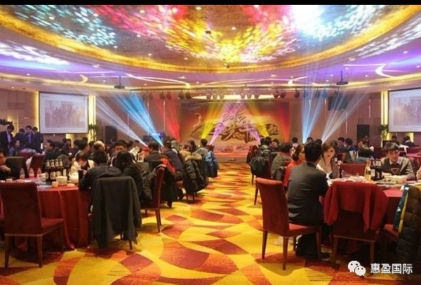 设在6楼的千人宴会厅将接待五湖四海的国际会议，及大型美轮美奂的世纪婚宴。