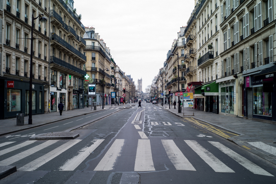 巴黎的街道空荡无人，非常冷清。（欧新社）