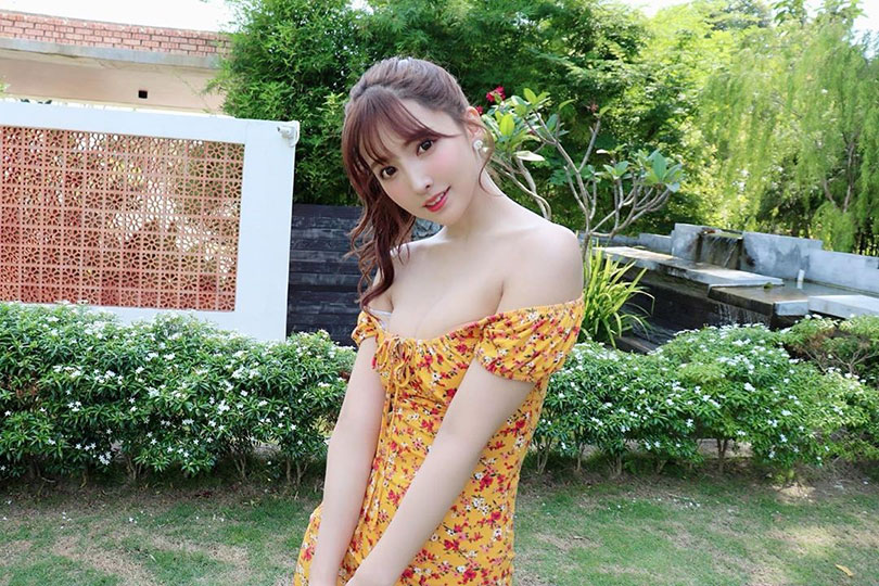 三上悠亚来马进行拍摄。(图/IG)