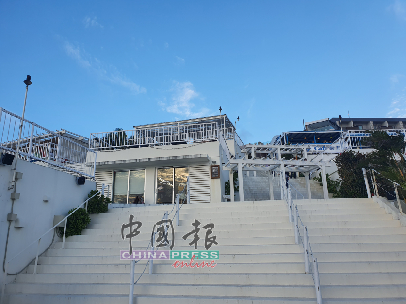 濑长岛的白色建筑物，被指为冲绳的小希腊。