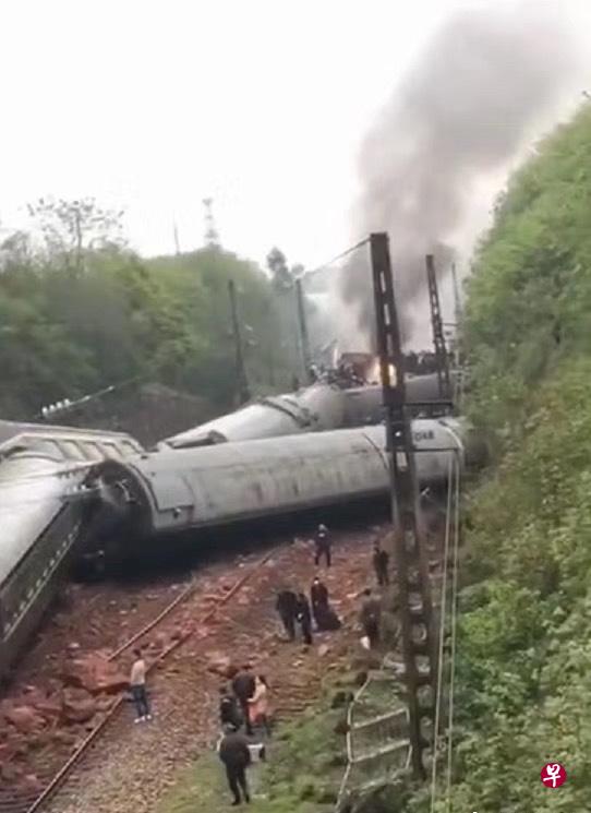 湖南一列火车发生脱轨意外。