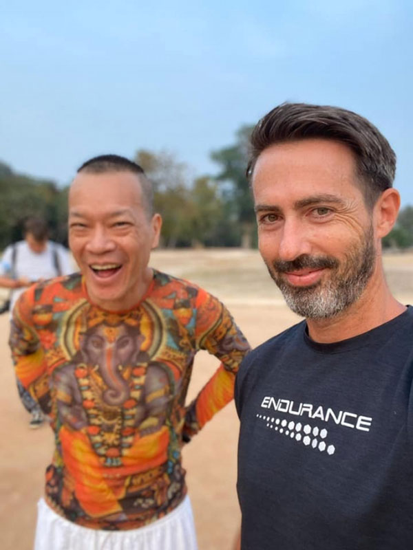 这位摄影师Zachary更是洪朝丰在柬埔寨的第一位冥想学生。