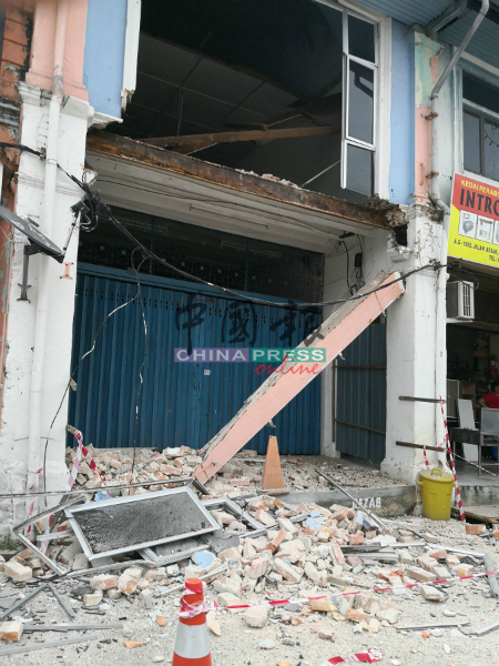 空置老店疑年久失修，局部坍塌。