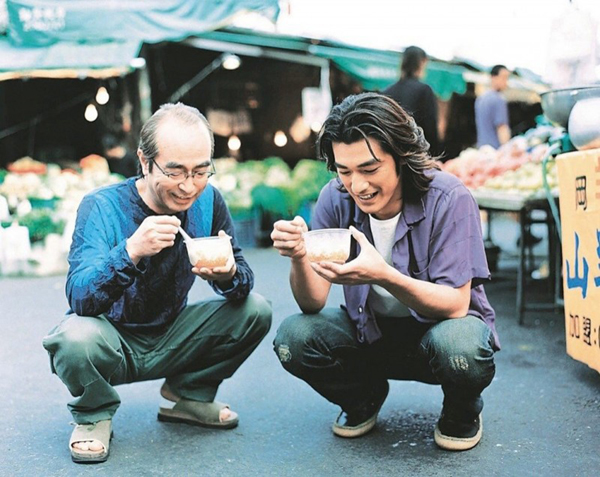 志村健（左）曾和金城武一起拍广告。