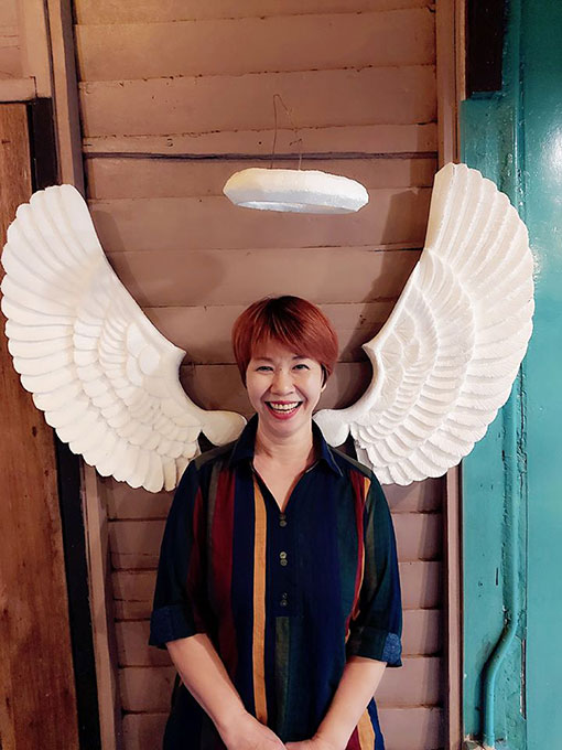 庄学忠与二子的专属发型师就是漂亮的庄太太啦！