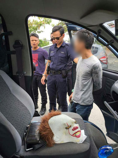 其中一名嫌犯甫下车即被捕。