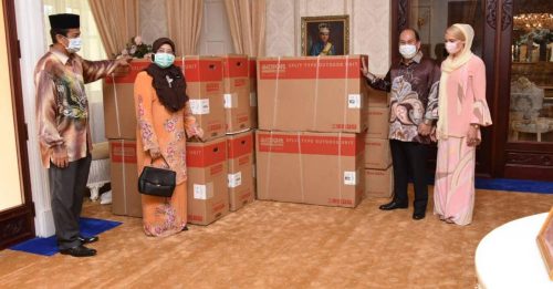 ◤行动管制◢ 丹王储伉俪 捐医院12冷气机