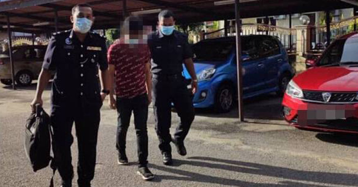 因涉嫌售卖口罩欺骗案的被告吴荣坚（中），被警方带上淡边推事庭面控。
